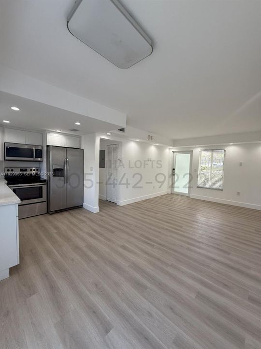 For Rent: $2,325 (2 beds, 2 baths, 900 Square Feet)