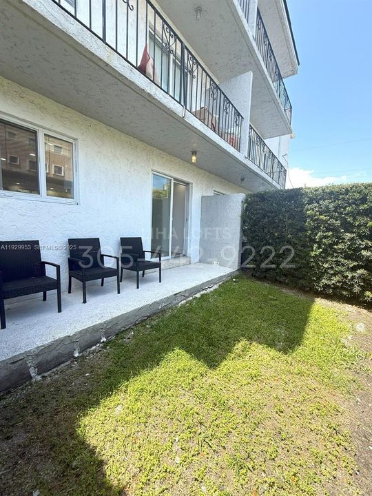 For Rent: $2,325 (2 beds, 2 baths, 900 Square Feet)