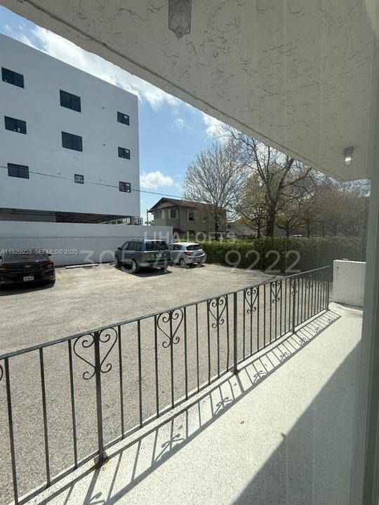 For Rent: $2,325 (2 beds, 2 baths, 900 Square Feet)