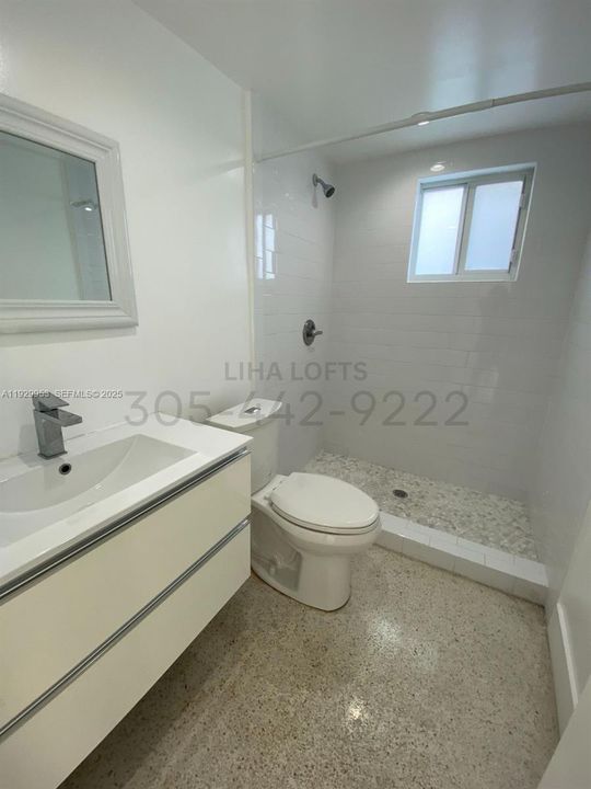 For Rent: $2,325 (2 beds, 2 baths, 900 Square Feet)