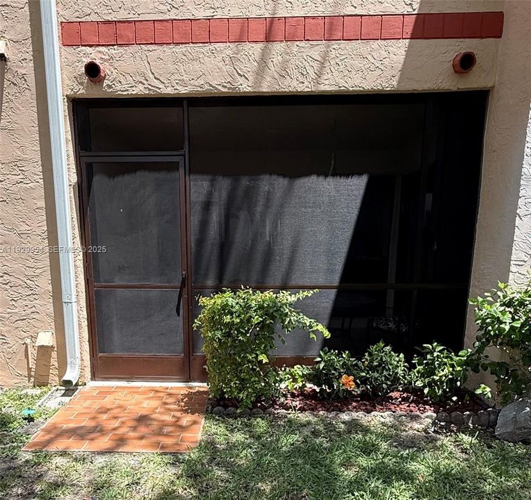 For Rent: $2,500 (2 beds, 2 baths, 900 Square Feet)