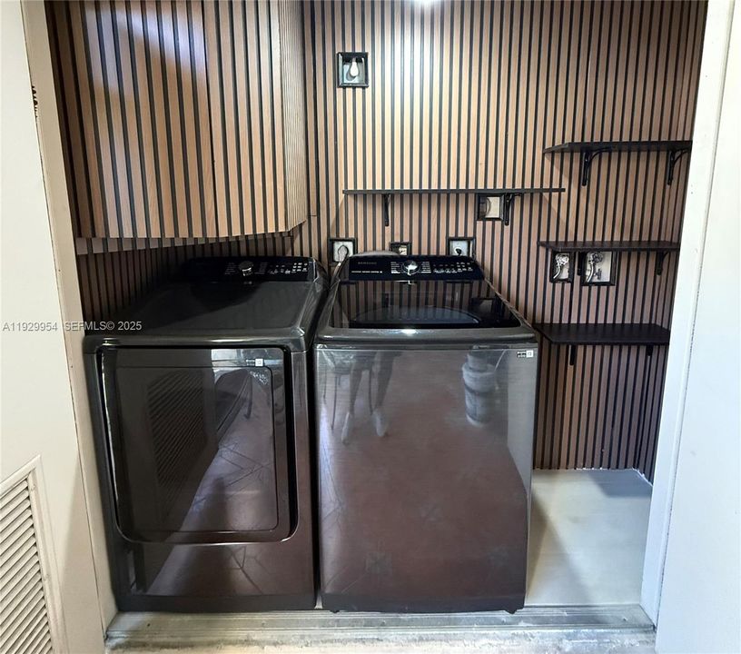 For Rent: $2,500 (2 beds, 2 baths, 900 Square Feet)