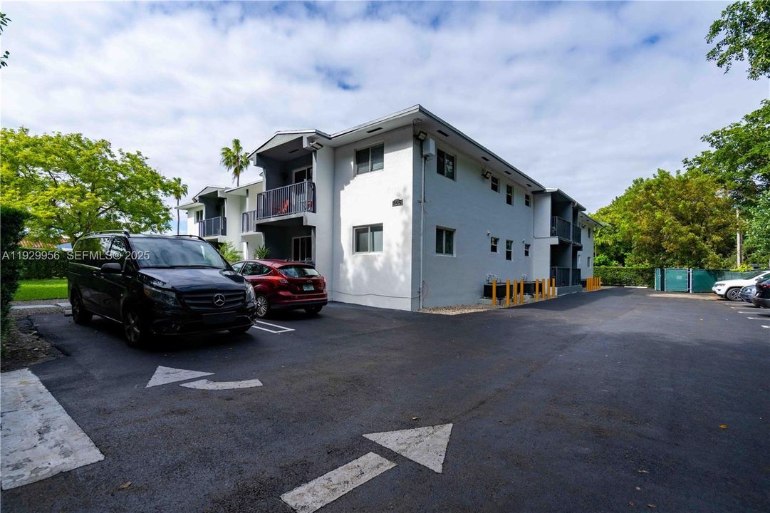 出租: $1,950 (1 贝兹, 1 浴室, 600 平方英尺)