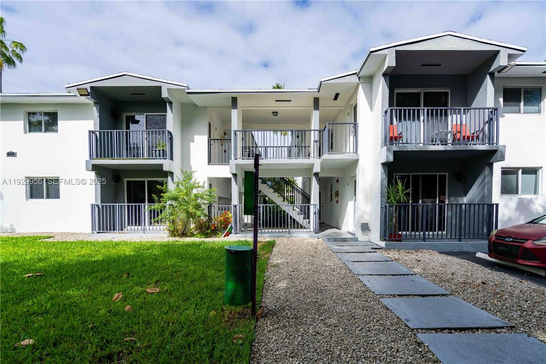 出租: $1,950 (1 贝兹, 1 浴室, 600 平方英尺)