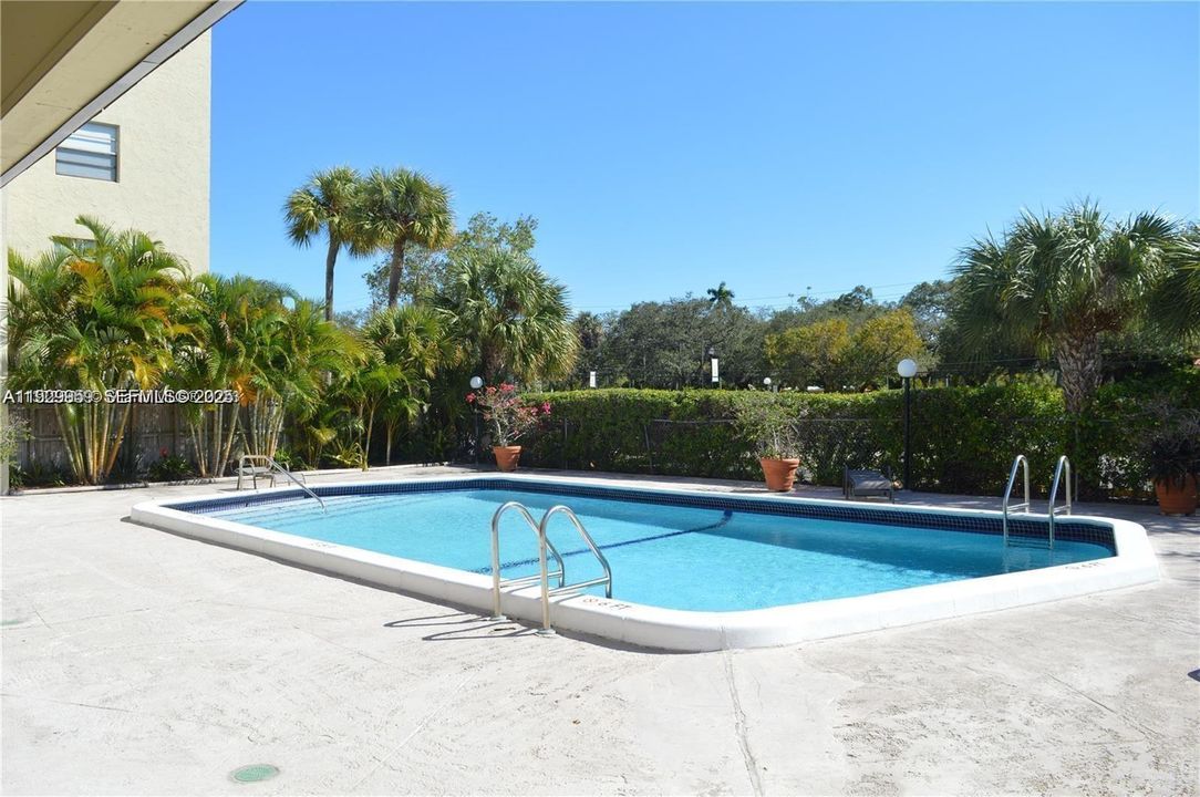 For Rent: $1,700 (1 beds, 1 baths, 720 Square Feet)