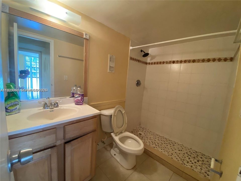 For Rent: $1,700 (1 beds, 1 baths, 720 Square Feet)