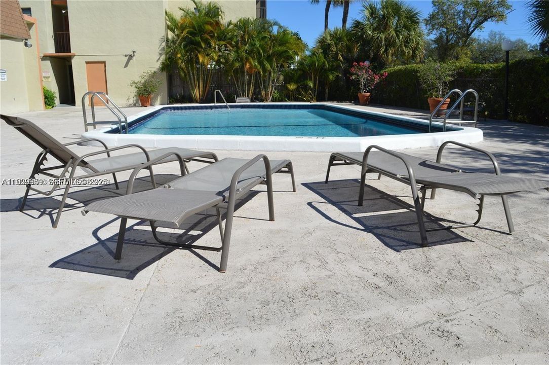 For Rent: $1,700 (1 beds, 1 baths, 720 Square Feet)