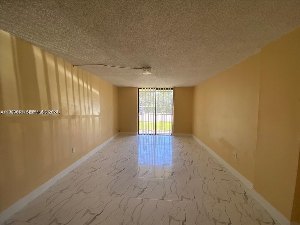 For Rent: $1,700 (1 beds, 1 baths, 720 Square Feet)