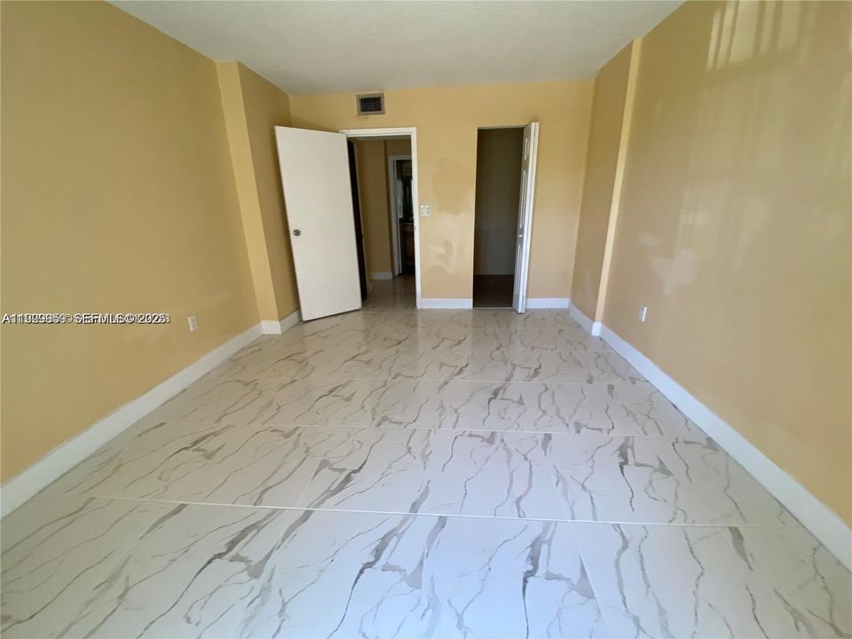 For Rent: $1,700 (1 beds, 1 baths, 720 Square Feet)