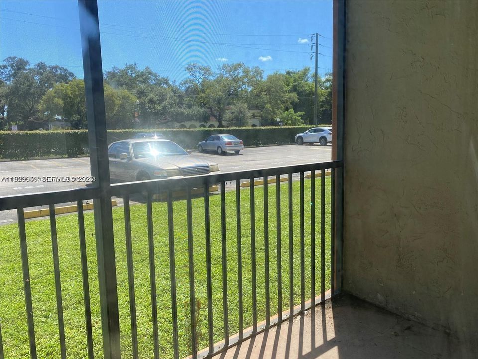 For Rent: $1,700 (1 beds, 1 baths, 720 Square Feet)