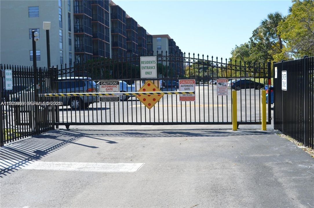 For Rent: $1,700 (1 beds, 1 baths, 720 Square Feet)