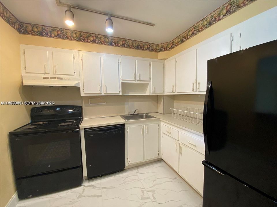 For Rent: $1,700 (1 beds, 1 baths, 720 Square Feet)