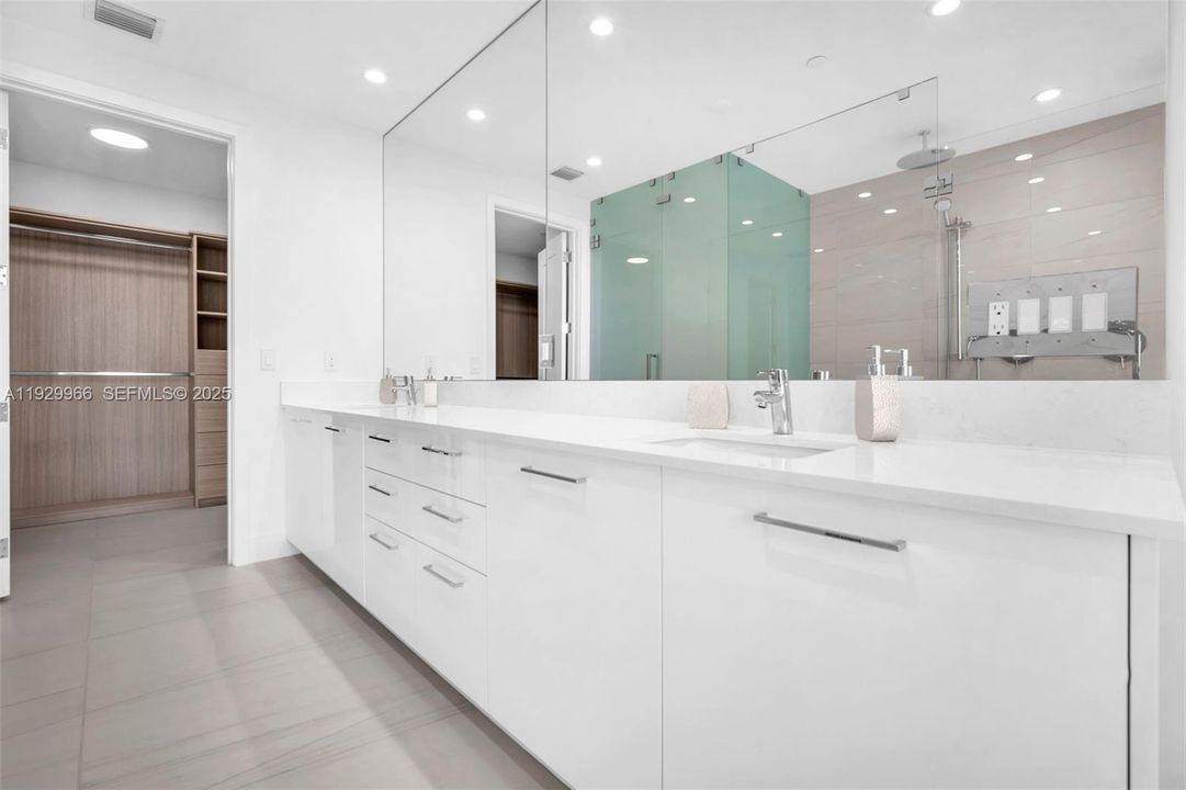 For Rent: $22,500 (3 beds, 3 baths, 2288 Square Feet)