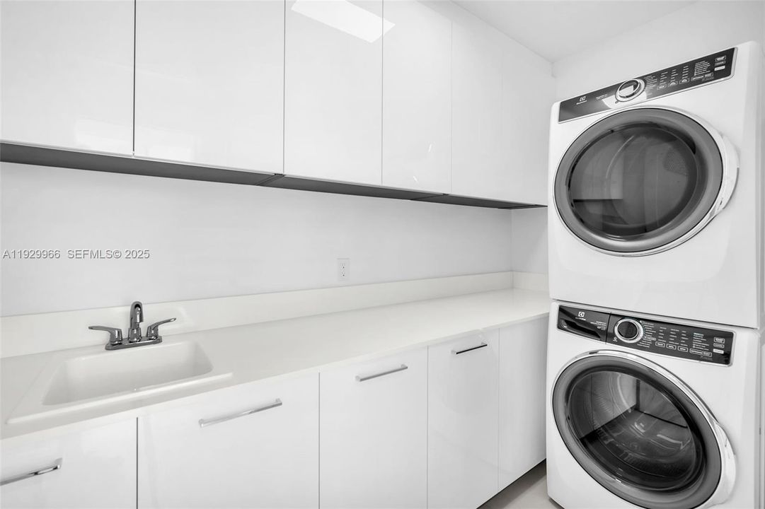 For Rent: $22,500 (3 beds, 3 baths, 2288 Square Feet)