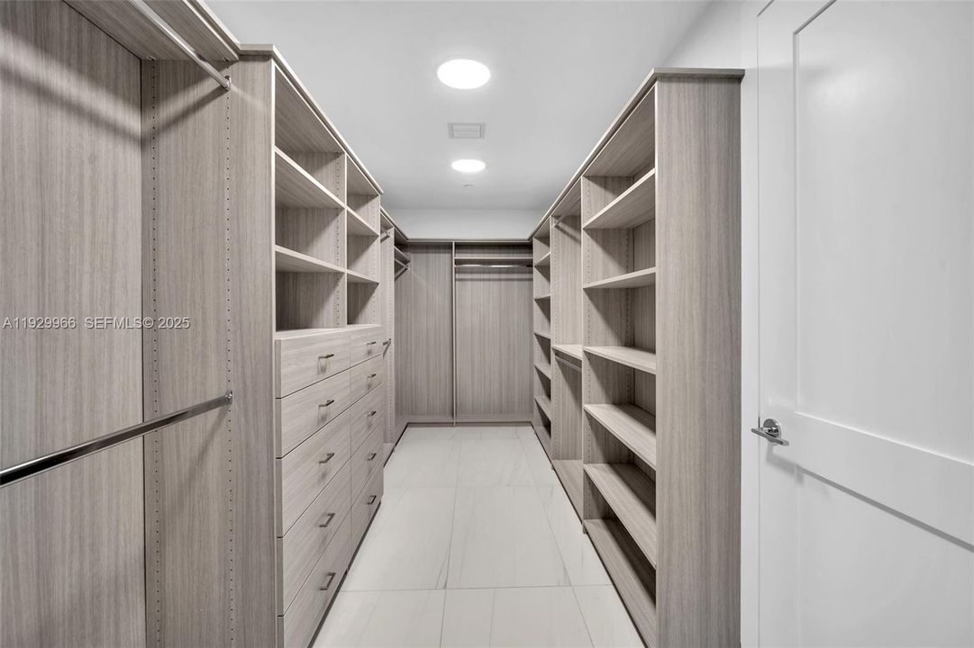 For Rent: $22,500 (3 beds, 3 baths, 2288 Square Feet)