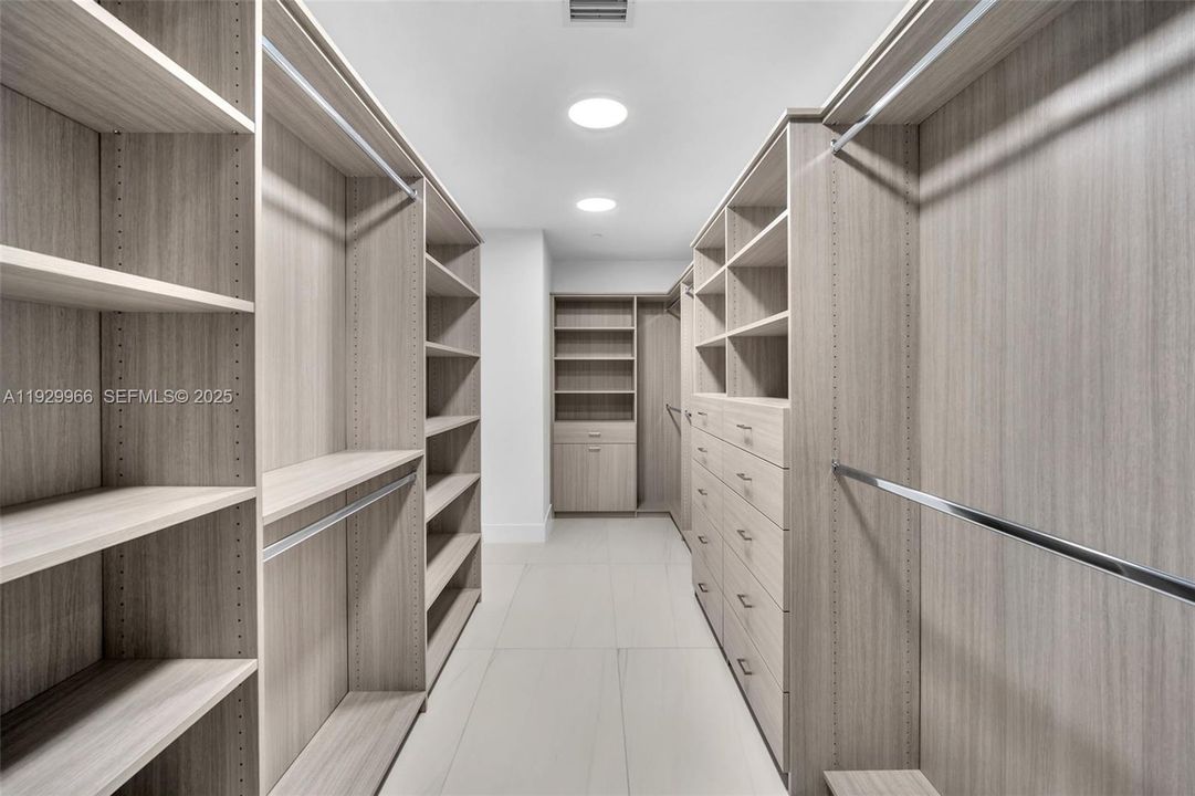 For Rent: $22,500 (3 beds, 3 baths, 2288 Square Feet)