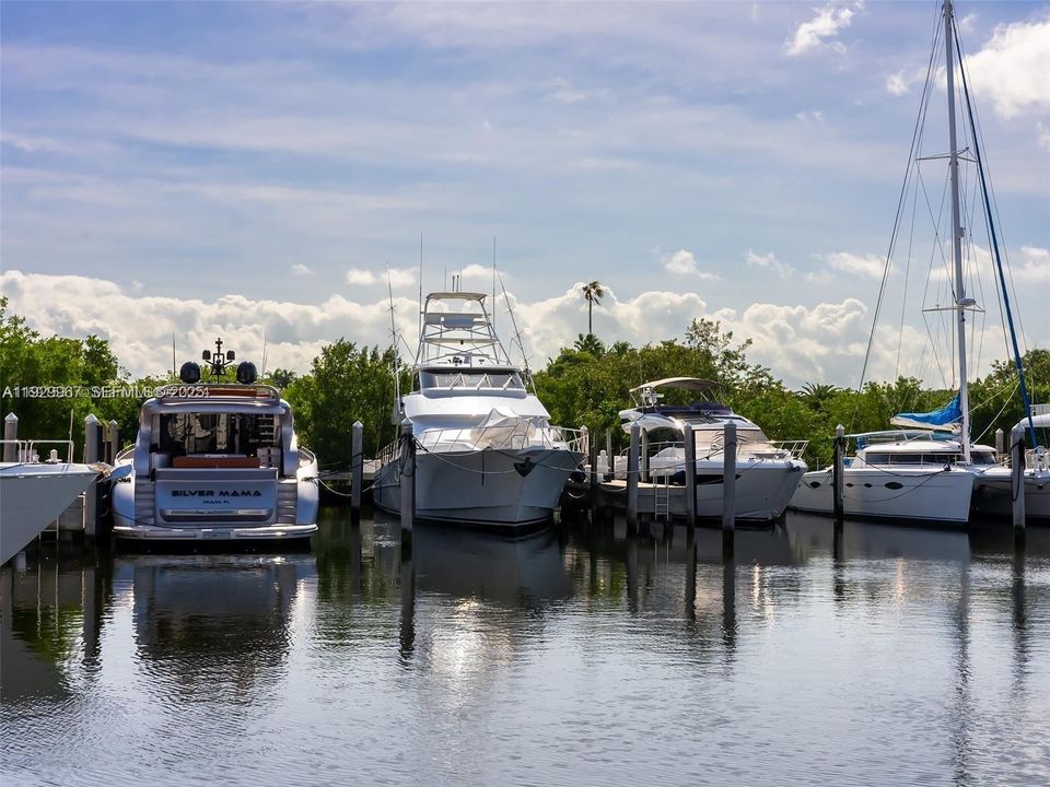 待售: $9,500 (100 平方英尺)