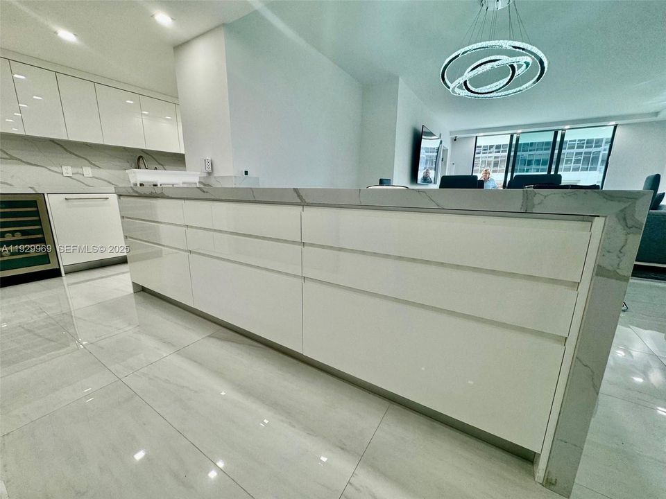 For Sale: $2,189,000 (3 beds, 2 baths, 1688 Square Feet)