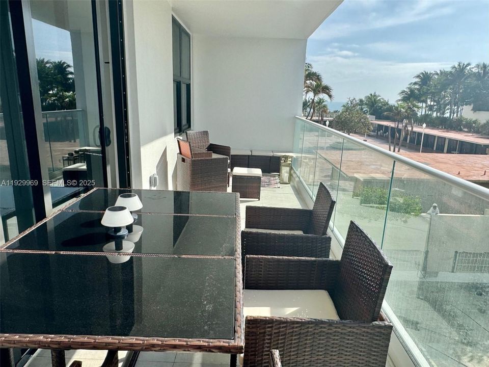 For Sale: $2,189,000 (3 beds, 2 baths, 1688 Square Feet)