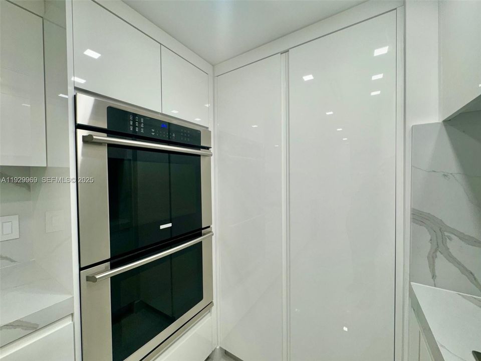 For Sale: $2,189,000 (3 beds, 2 baths, 1688 Square Feet)