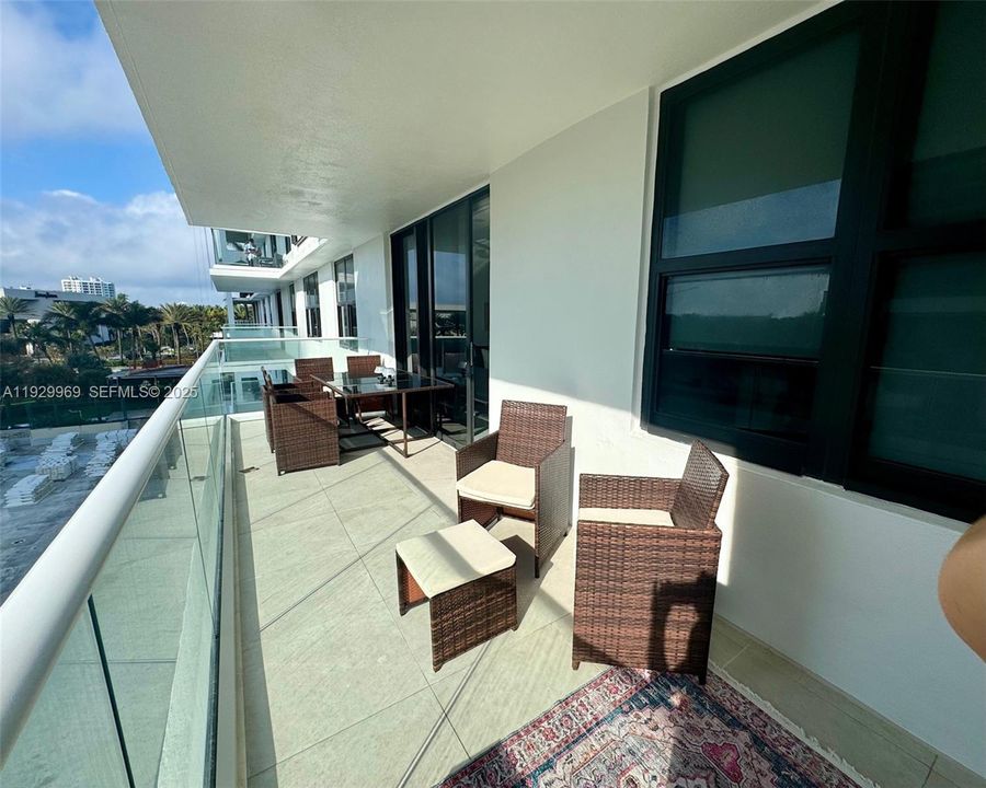 For Sale: $2,189,000 (3 beds, 2 baths, 1688 Square Feet)