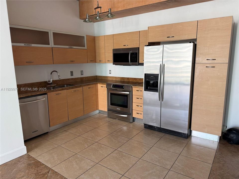 For Rent: $3,300 (2 beds, 2 baths, 1065 Square Feet)