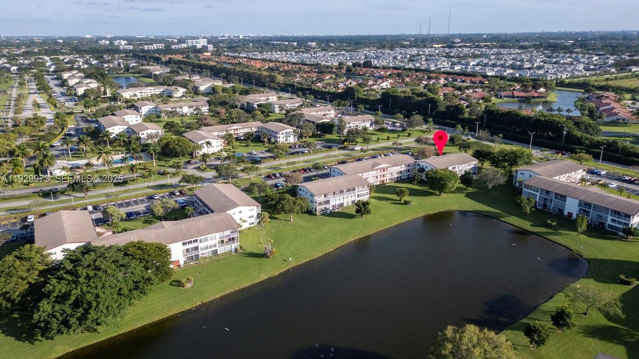 For Rent: $1,750 (2 beds, 1 baths, 840 Square Feet)