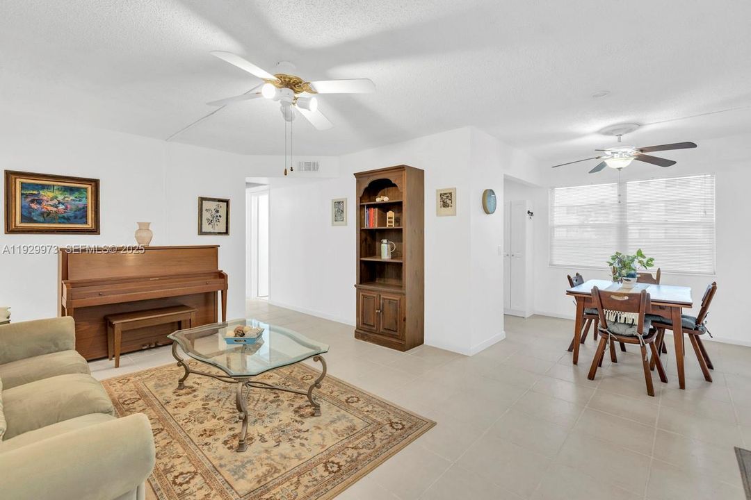 For Rent: $1,750 (2 beds, 1 baths, 840 Square Feet)