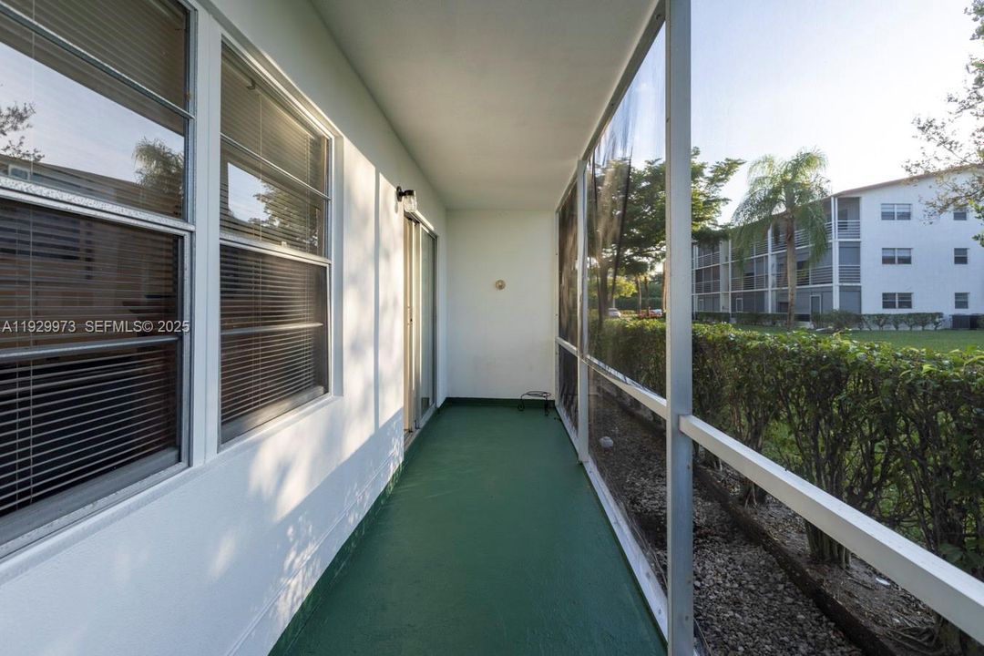 For Rent: $1,750 (2 beds, 1 baths, 840 Square Feet)