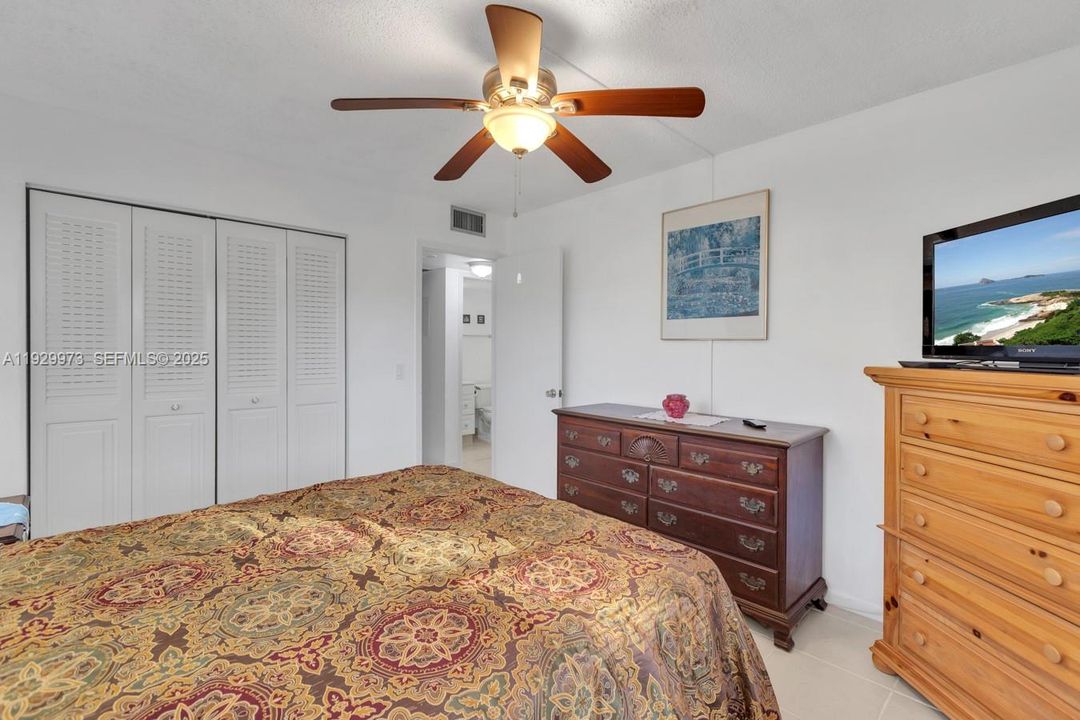 For Rent: $1,750 (2 beds, 1 baths, 840 Square Feet)