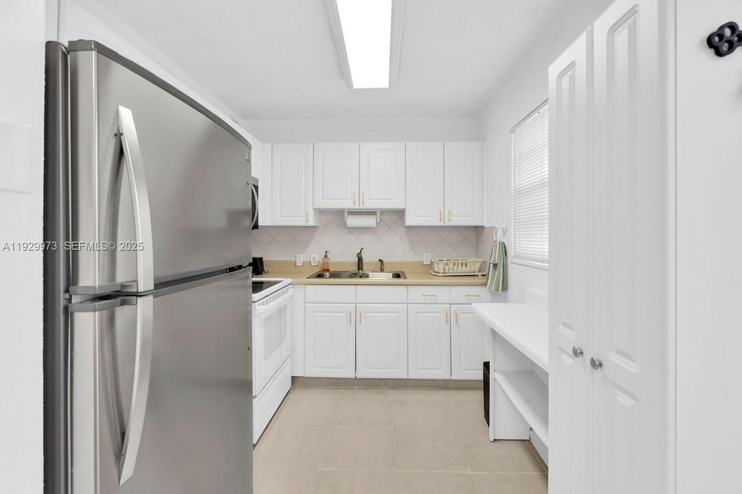 For Rent: $1,750 (2 beds, 1 baths, 840 Square Feet)