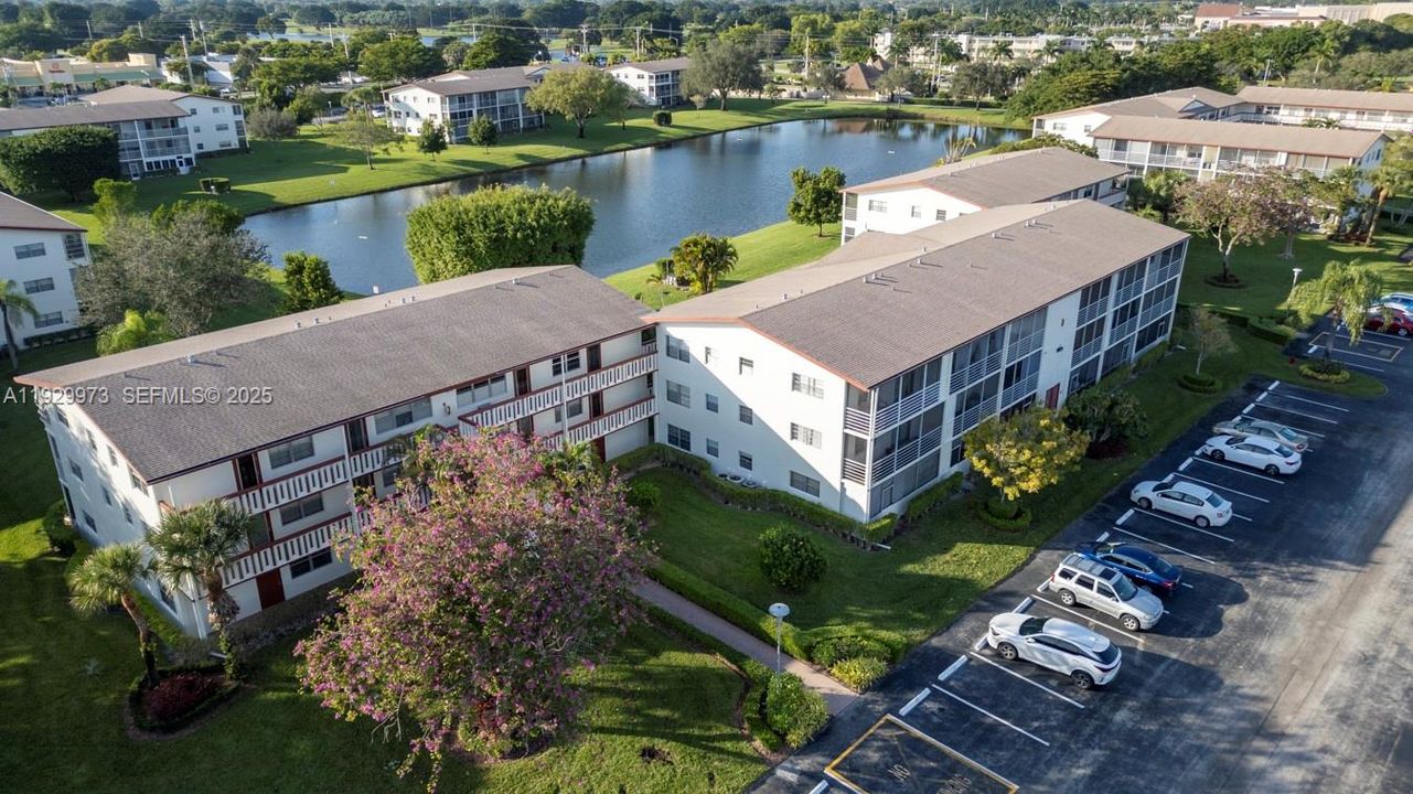 For Rent: $1,750 (2 beds, 1 baths, 840 Square Feet)