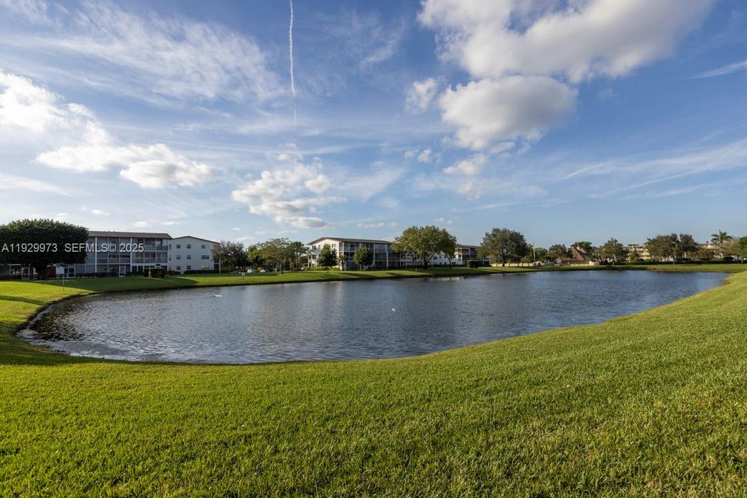 For Rent: $1,750 (2 beds, 1 baths, 840 Square Feet)