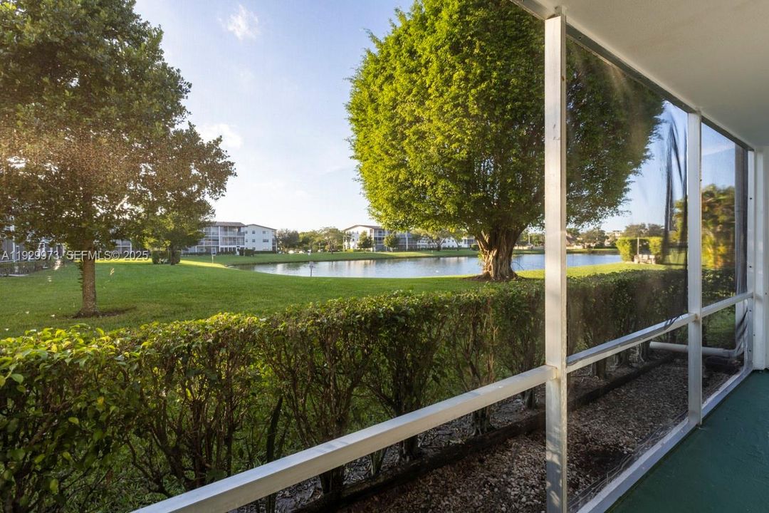 For Rent: $1,750 (2 beds, 1 baths, 840 Square Feet)