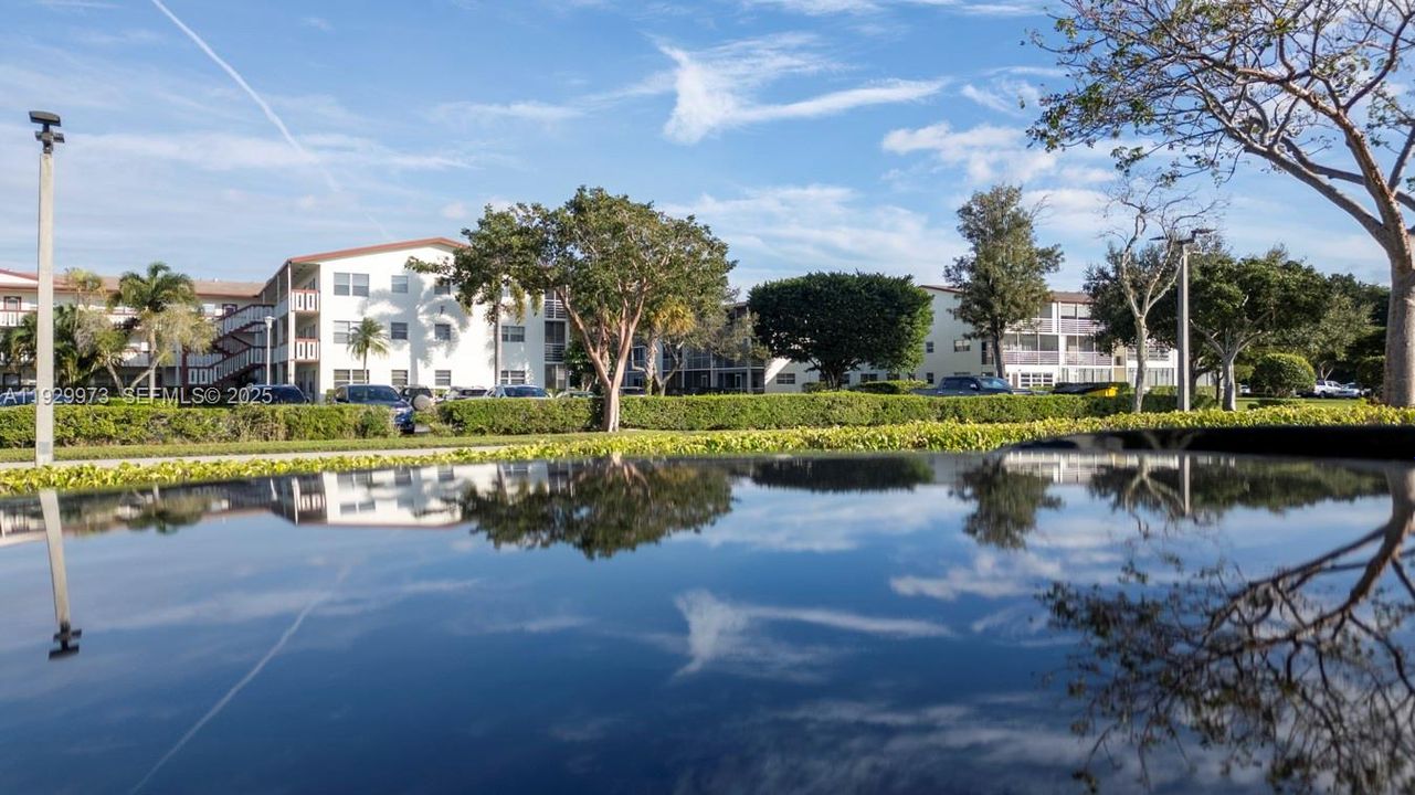 For Rent: $1,750 (2 beds, 1 baths, 840 Square Feet)