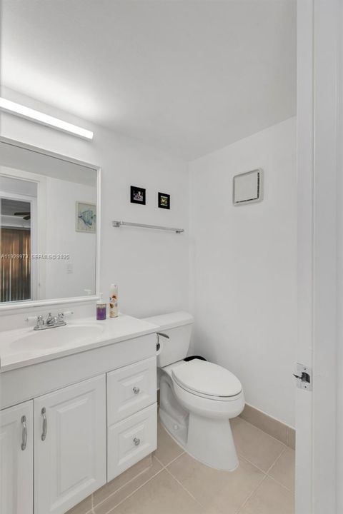 For Rent: $1,750 (2 beds, 1 baths, 840 Square Feet)