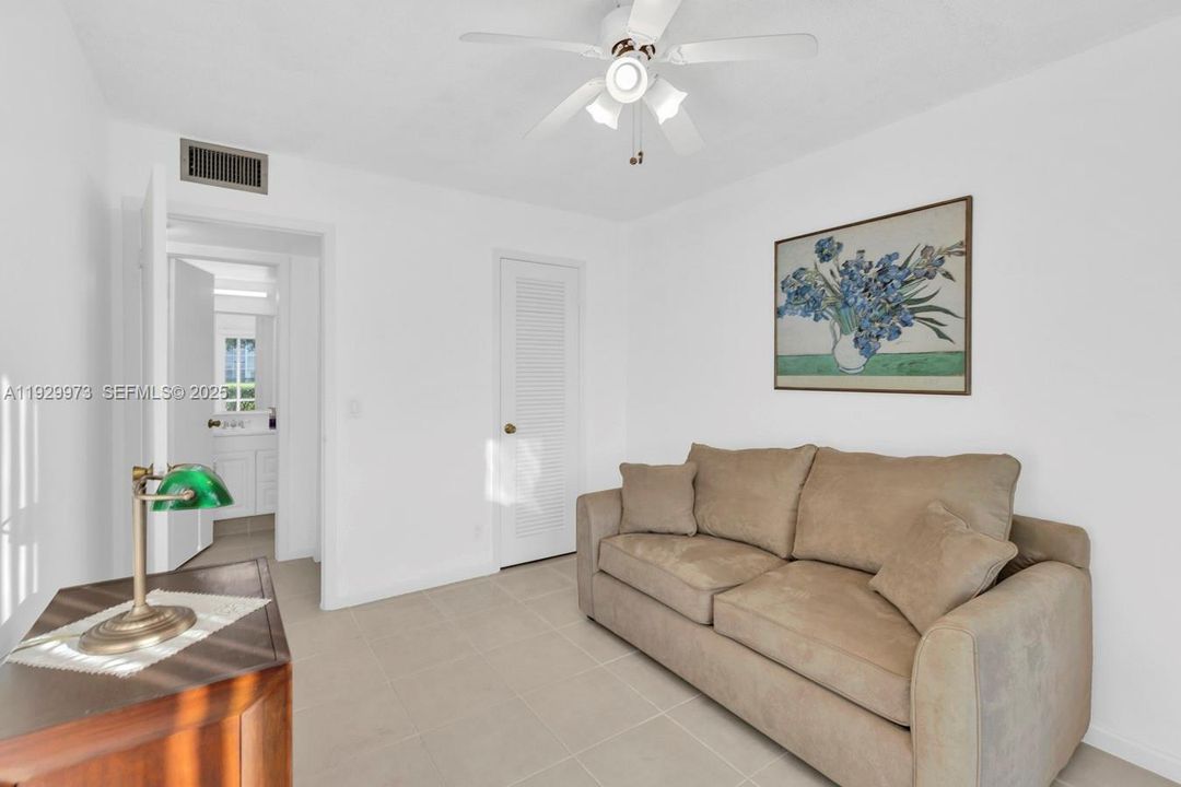 For Rent: $1,750 (2 beds, 1 baths, 840 Square Feet)