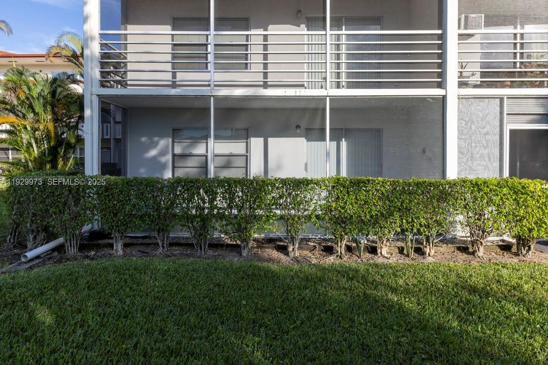 For Rent: $1,750 (2 beds, 1 baths, 840 Square Feet)