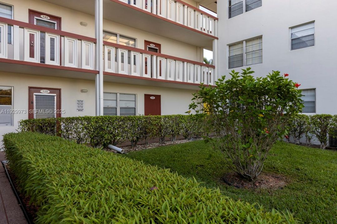 For Rent: $1,750 (2 beds, 1 baths, 840 Square Feet)