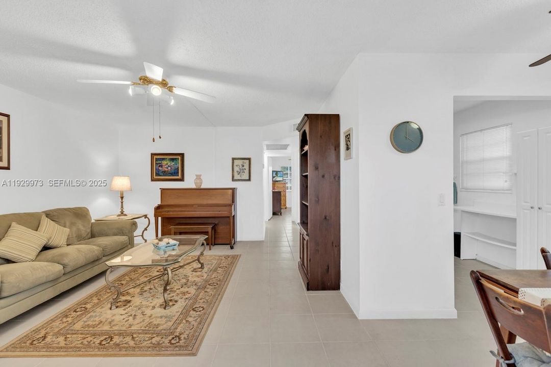 For Rent: $1,750 (2 beds, 1 baths, 840 Square Feet)