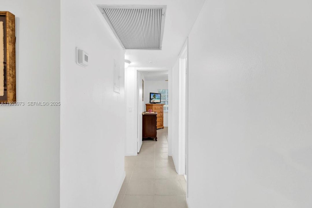 For Rent: $1,750 (2 beds, 1 baths, 840 Square Feet)