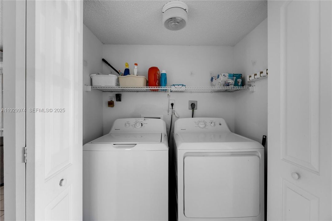 En Venta: $250,000 (3 camas, 2 baños, 1220 Pies cuadrados)