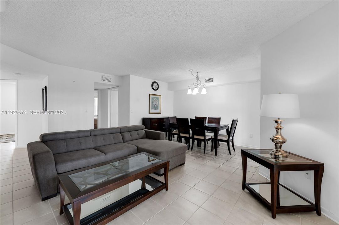 En Venta: $250,000 (3 camas, 2 baños, 1220 Pies cuadrados)