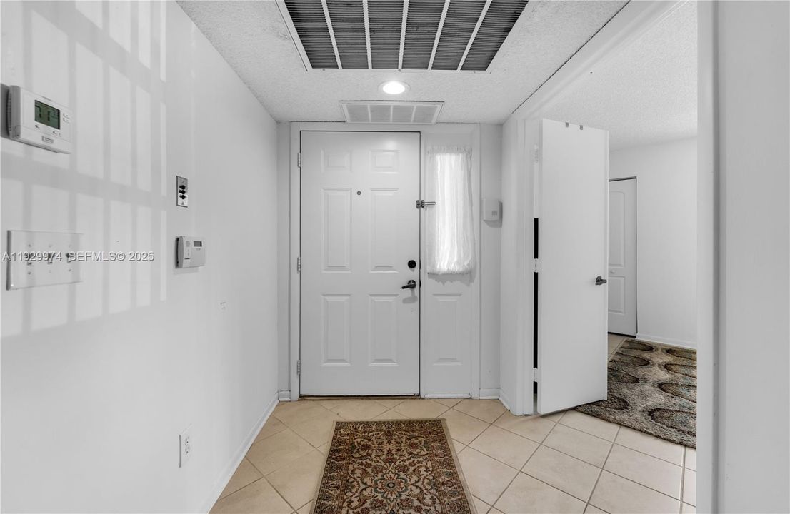 En Venta: $250,000 (3 camas, 2 baños, 1220 Pies cuadrados)