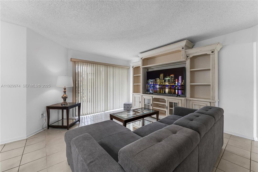 En Venta: $250,000 (3 camas, 2 baños, 1220 Pies cuadrados)