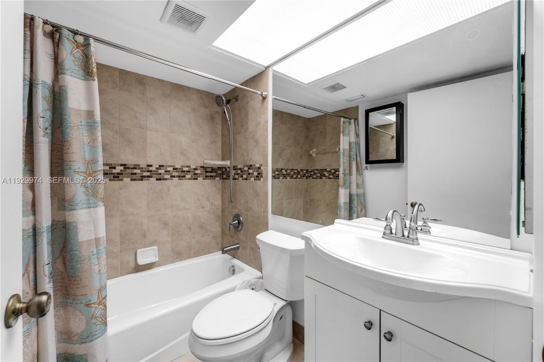 En Venta: $250,000 (3 camas, 2 baños, 1220 Pies cuadrados)