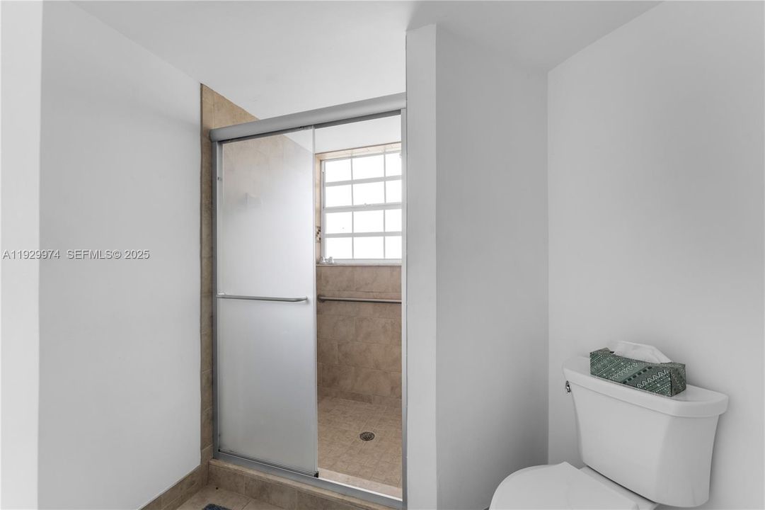 En Venta: $250,000 (3 camas, 2 baños, 1220 Pies cuadrados)