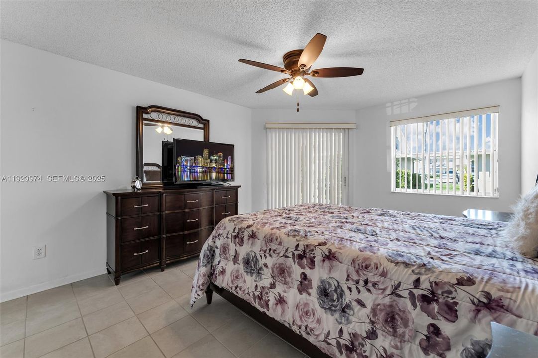 En Venta: $250,000 (3 camas, 2 baños, 1220 Pies cuadrados)