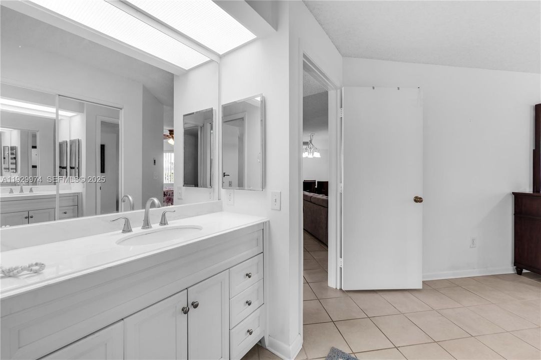 En Venta: $250,000 (3 camas, 2 baños, 1220 Pies cuadrados)