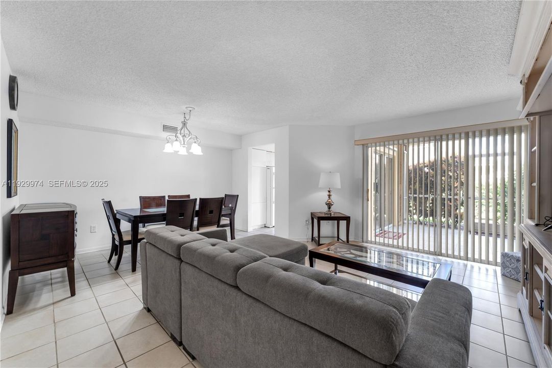 En Venta: $250,000 (3 camas, 2 baños, 1220 Pies cuadrados)